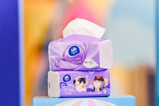 图片包含 室内, 餐桌, 就坐
描述已自动生成